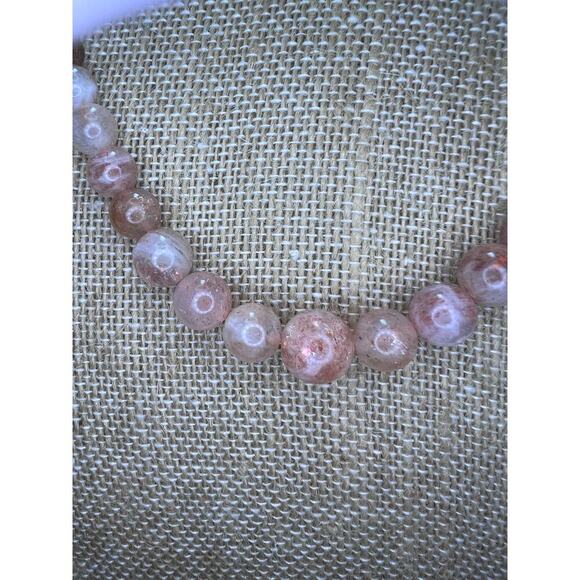 Sunstone graduated bead necklace 18 inches with sterling clasp - Picture 2 of 9